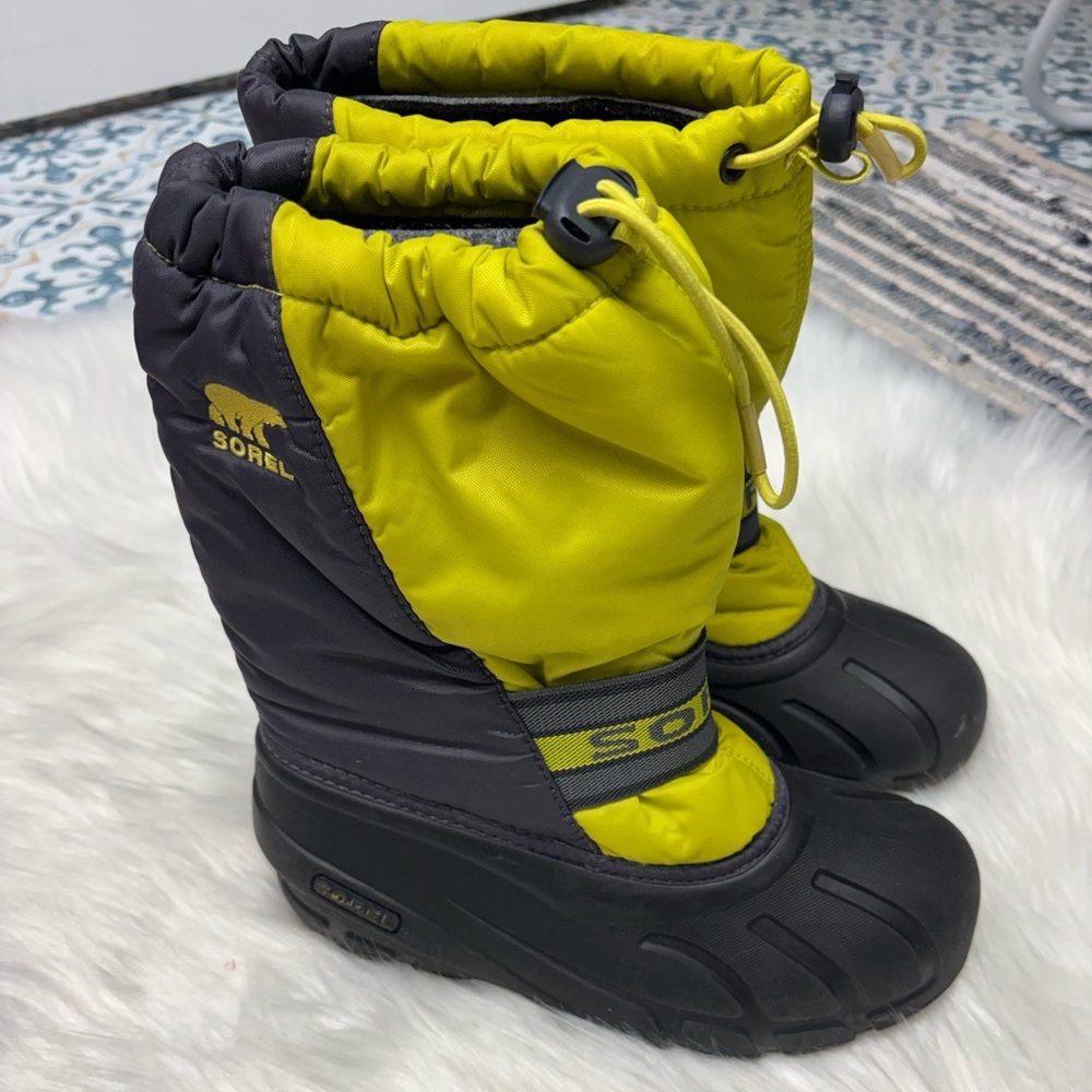 * | Sorel | snow boots. Size 3. - Picture 2 of 3